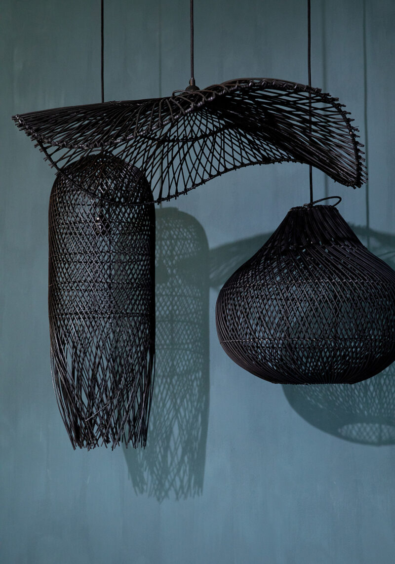 Sfeerfoto van Bamboe Hanglamp The Chapeau Pendant - Black - L
